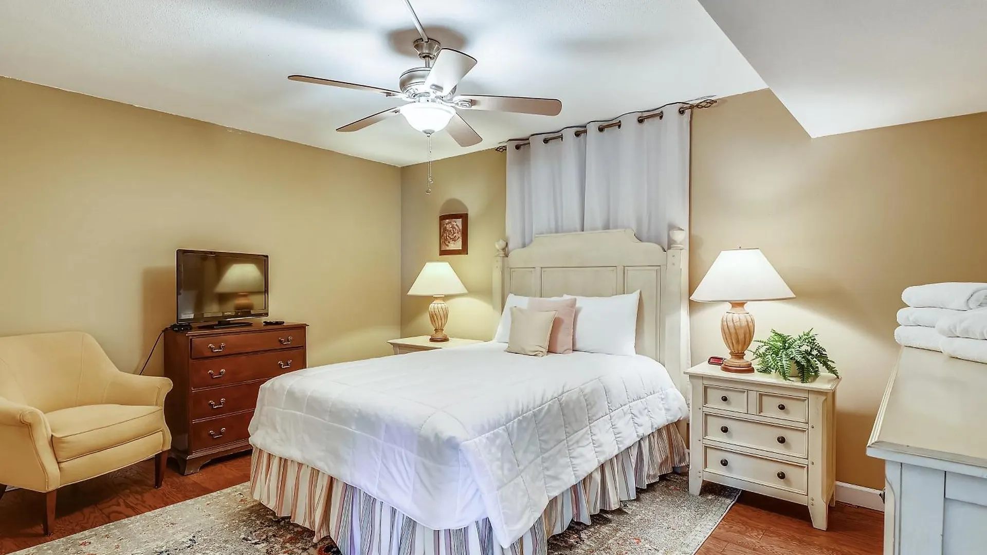 Apartment Dolphin Point 202C- By Holiday Isle Properties Destin