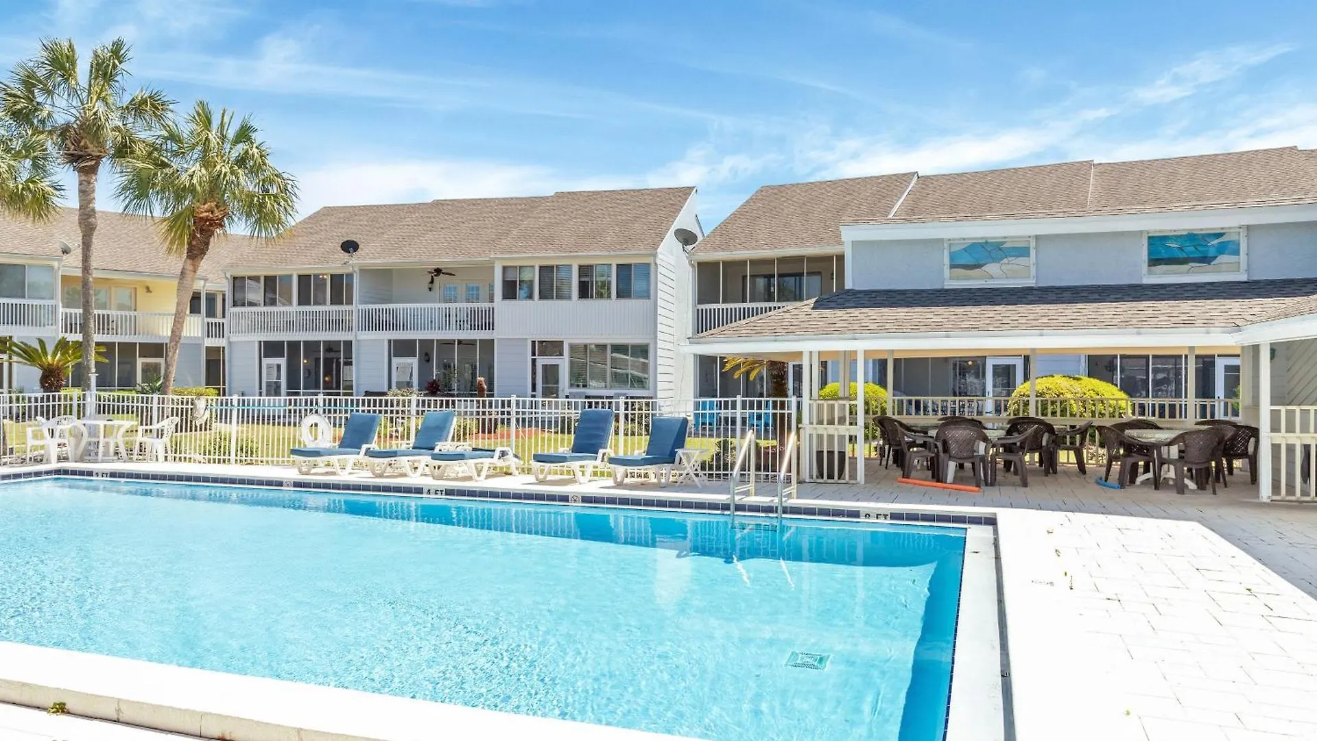 Dolphin Point 202C- By Holiday Isle Properties Destin Apartment