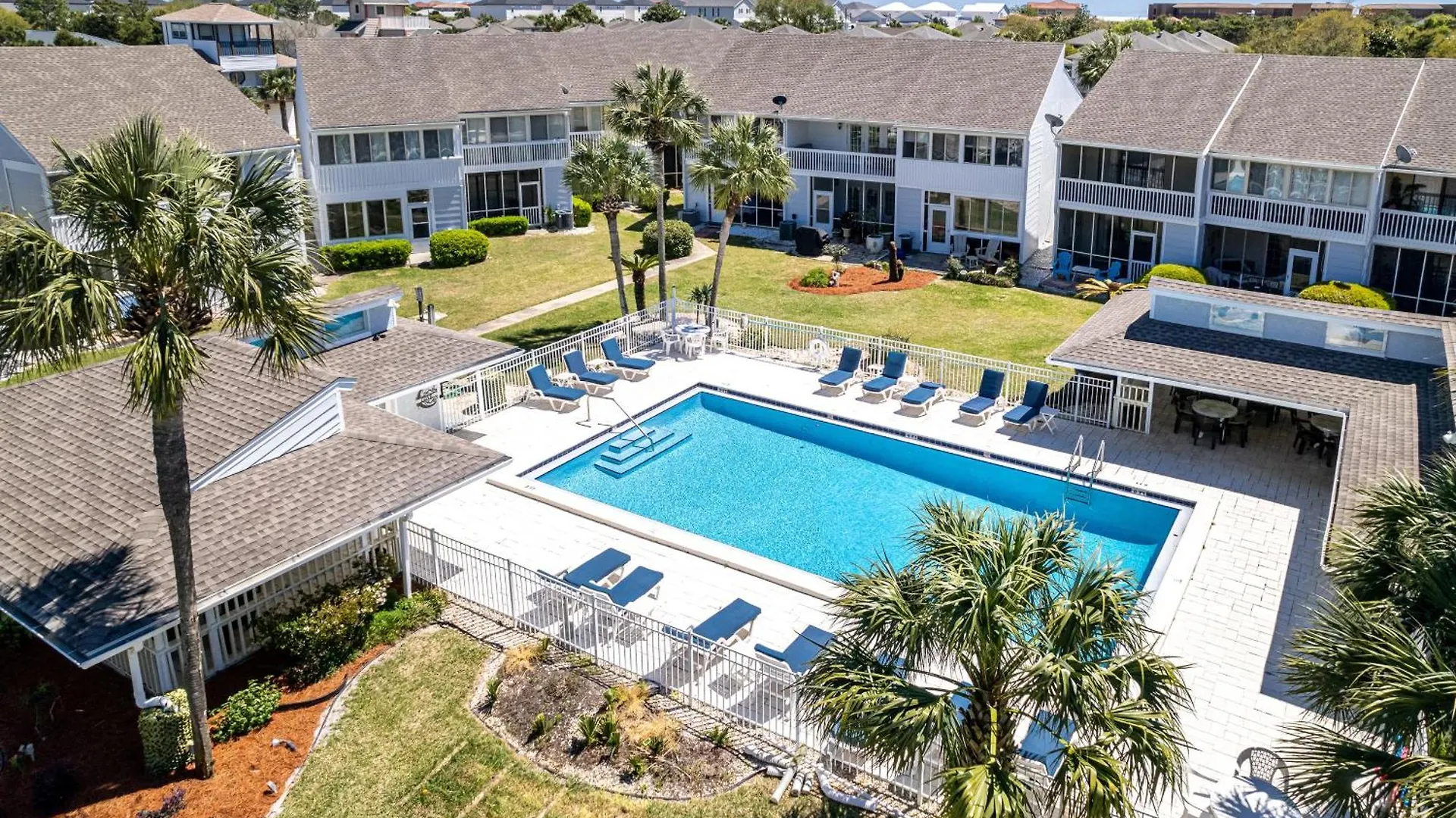 Apartment Dolphin Point 202C- By Holiday Isle Properties Destin