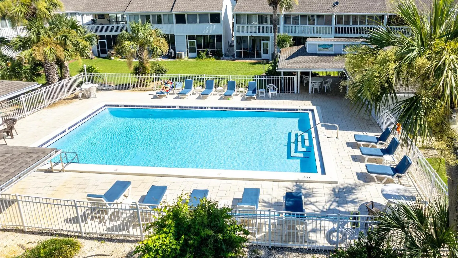 Apartment Dolphin Point 202C- By Holiday Isle Properties Destin